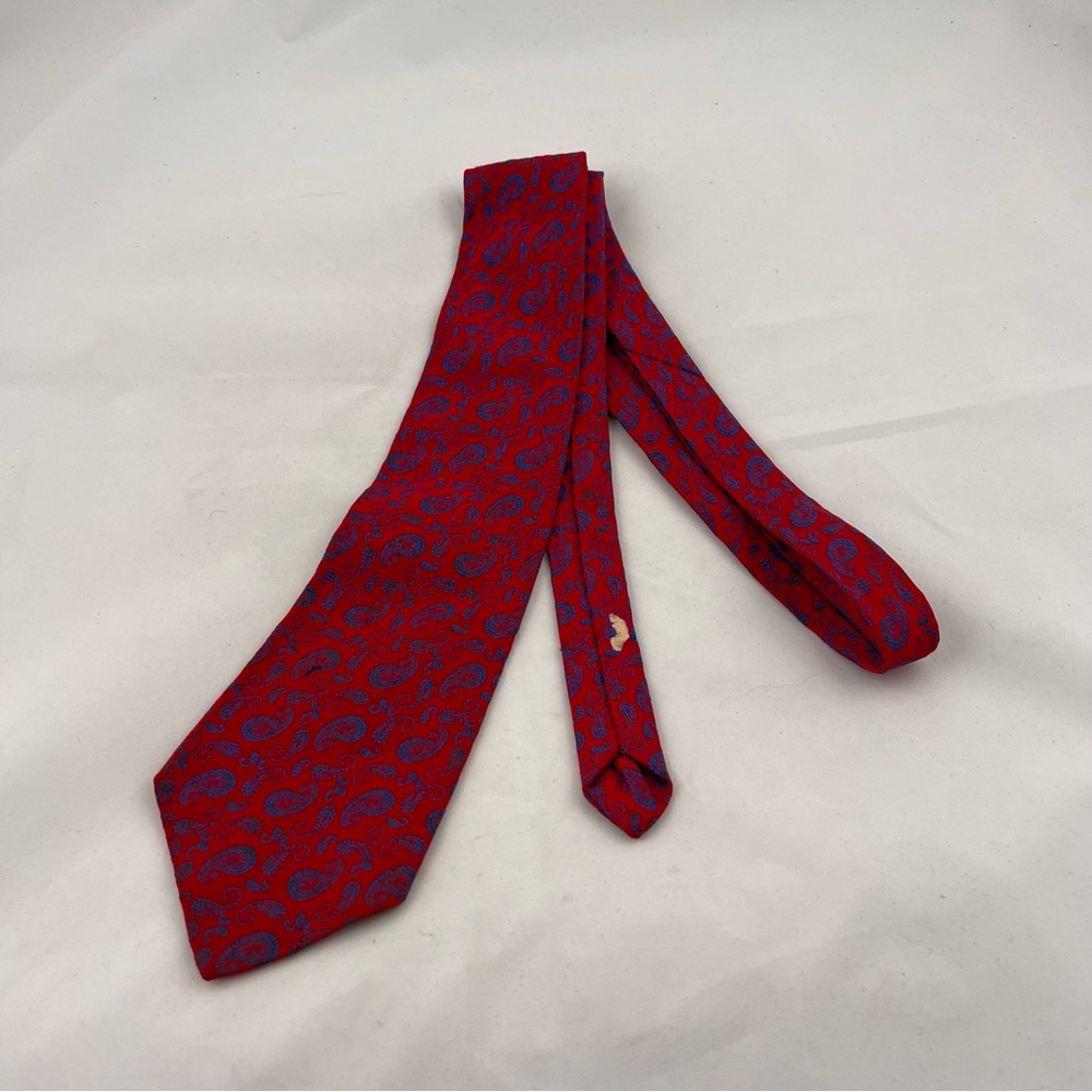 Hartford Red Tie with Blue Paisley Pattern